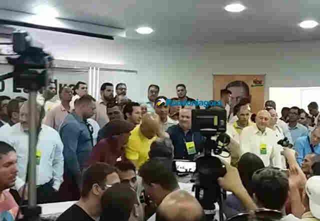 Vídeo: Presidente do MDB agride ex-secretário de Confúcio com tapa na cara durante convenção; PM foi acionada