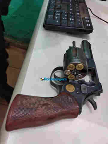 Suspeitos de assaltos são detidos com revólver em Guajará-Mirim