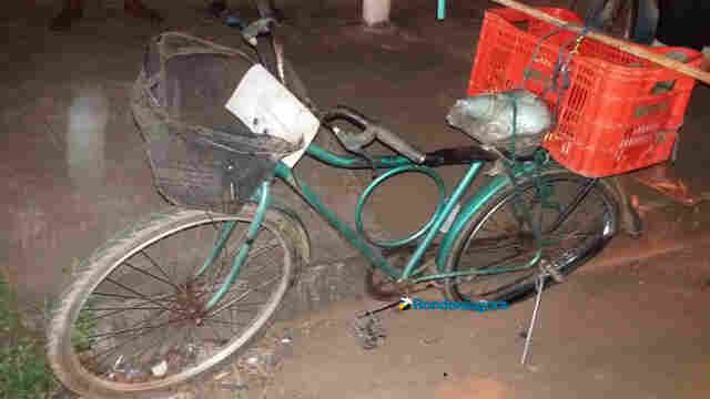 Ciclista de 75 anos é atropelado por moto ao desviar de carro estacionado na Capital