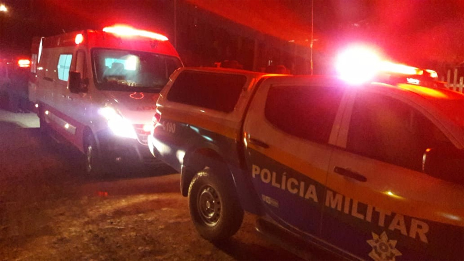Homem é esfaqueado em casa durante discussão; criminoso foge