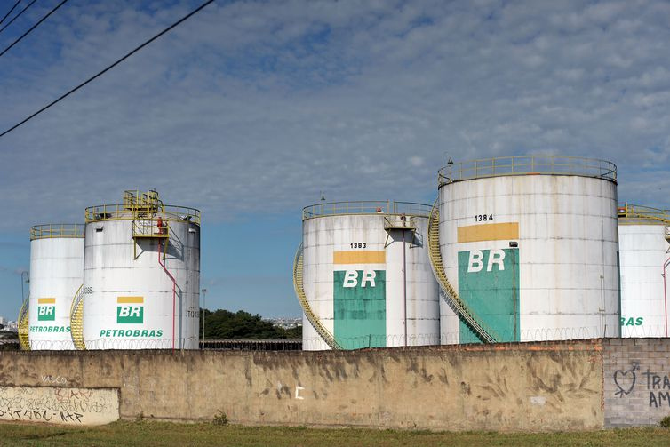 Petrobras tem lucro de R$ 10,07 bilhões no 2º trimestre, o maior desde 2011