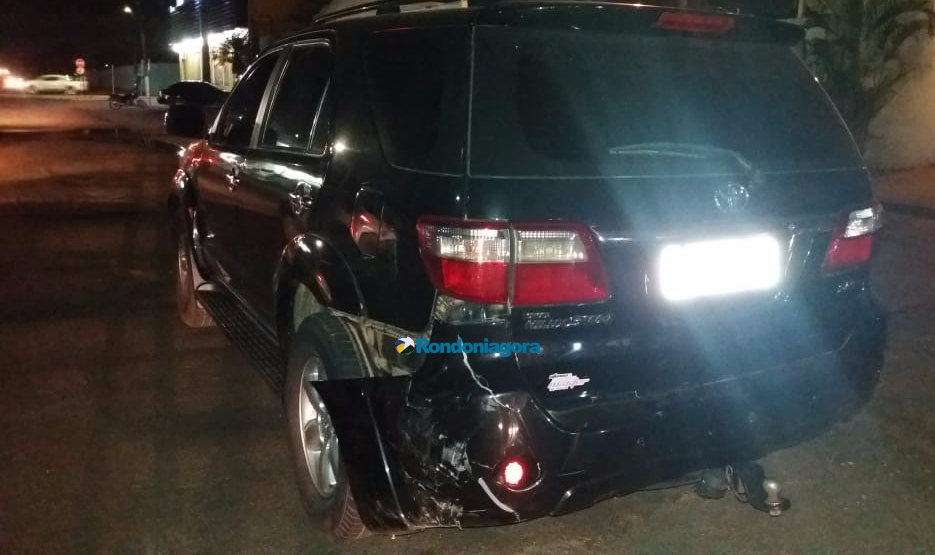 Caminhonete avança preferencial e colide com motoboy em Porto Velho