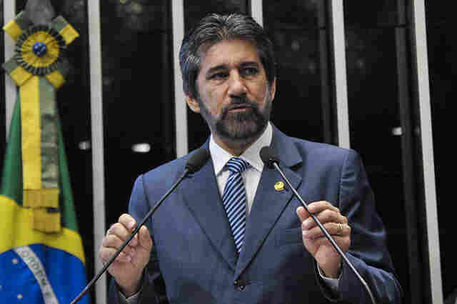 Senador Raupp critica queima de veículos e máquinas apreendidas pelo IBAMA em Rondônia