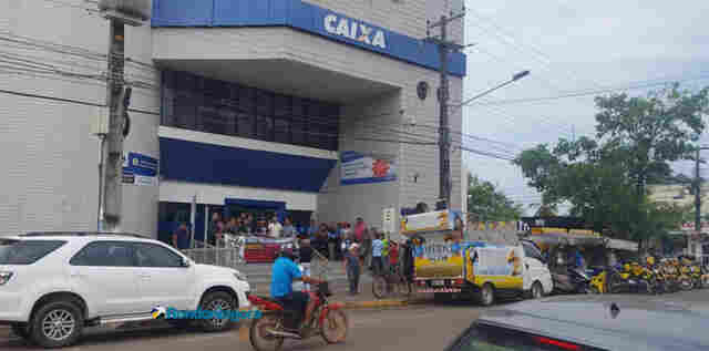 Em Rondônia, bancários protestam por reajuste salarial