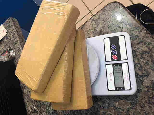 Dupla é presa com dois quilos de cocaína