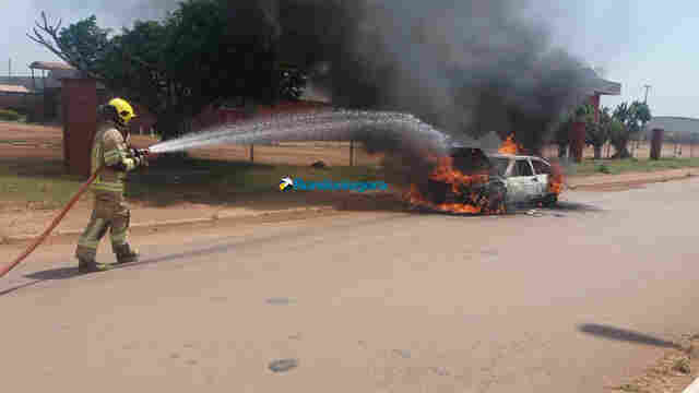 Fotos e vídeo: Mais um carro pega fogo em movimento em Porto Velho
