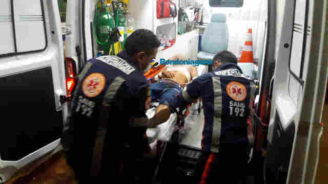 Com ciúmes da ex-esposa, homem ataca vizinho com facada no peito