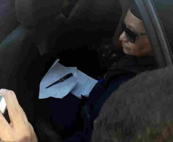 Adolescente enciumada ataca estudante a facada na frente da escola