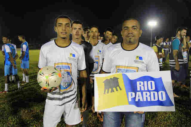Semes abre segunda fase do Interdistrital e entrega campo iluminado para Nova Califórnia