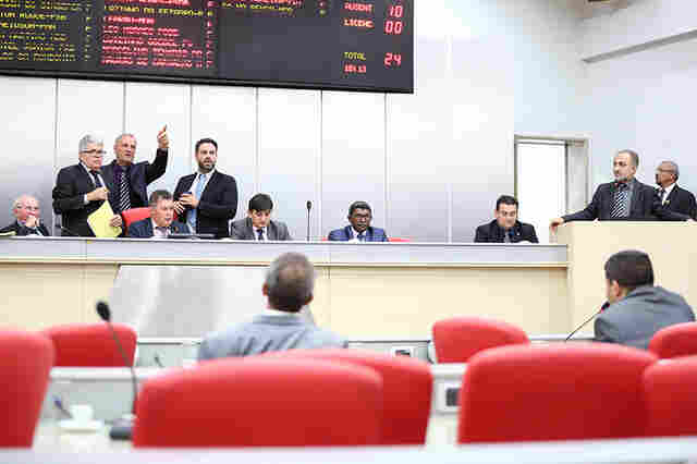 Assembleia derruba vetos do Executivo a projetos Legislativos