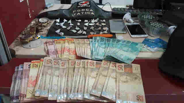 Polícia flagra trio comercializando cocaína em bar na capital