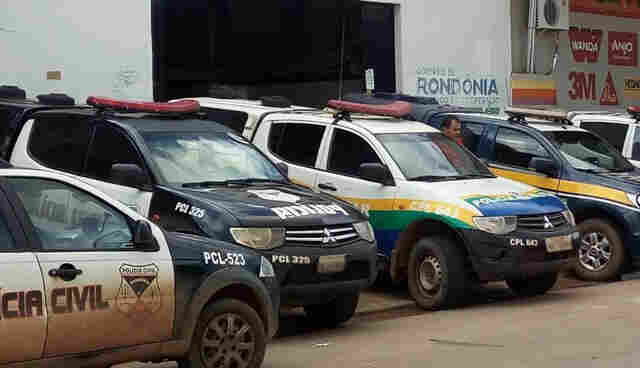 Casal é preso após brigar em festa porque mulher inabilitada queria dirigir embriagada