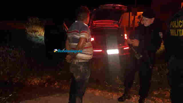 Criminosos sequestram motorista de aplicativo para roubar loja, trocam tiros com a PM e são presos