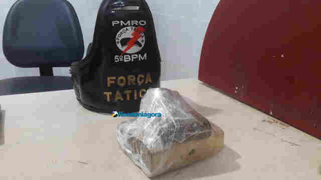 Mulher é presa com meio quilo de drogas e delata menor para Polícia