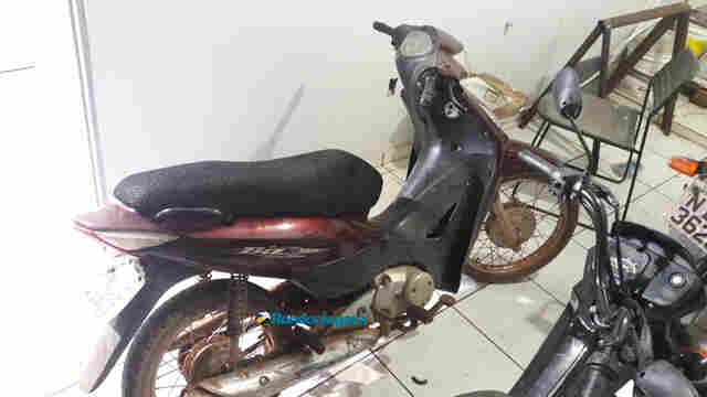 Jovem tenta fugir da PM com moto roubada, mas acaba preso