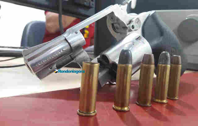 Homem é preso na UPA após se lesionar com tiro acidental em Porto Velho