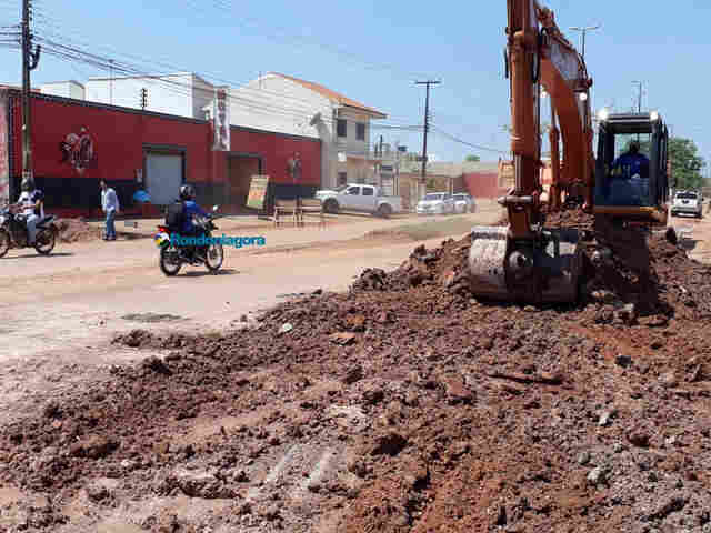 Prefeitura bloqueia trânsito na Avenida Mamoré, em Porto Velho