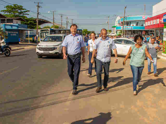 Acir faz caminhada em Ji-Paraná e relembra legados de sua gestão