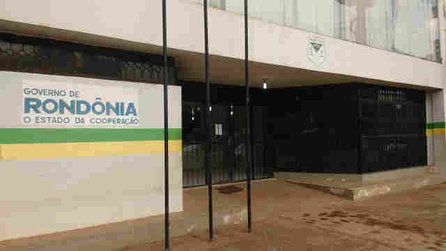 Homem é preso após furtar celular e agredir idosos com cabo de vassoura