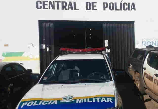 Mulher é presa após tentar matar rival atropelada na Capital