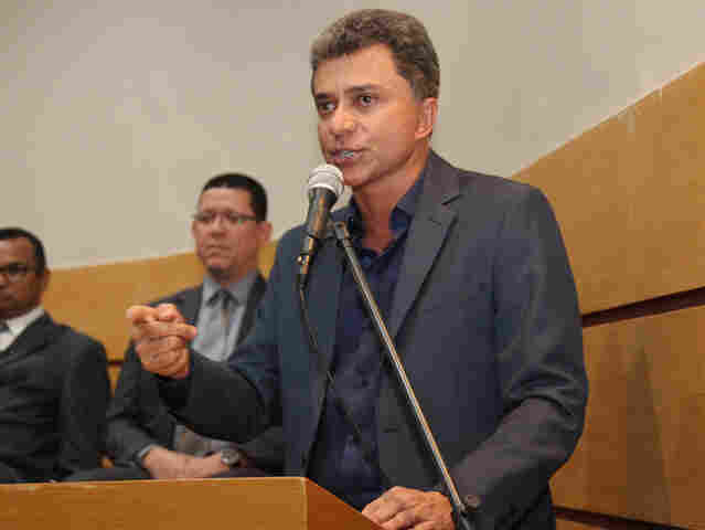 Expedito firma compromisso pela ética, mas lembra uso da máquina em 2014