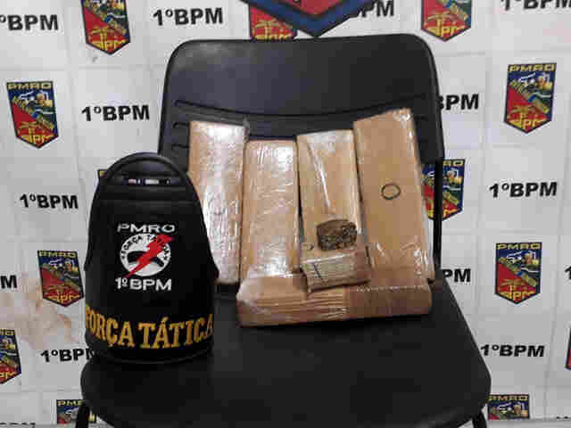 PM prende traficante com cinco tabletes de maconha na Estrada do Belmont