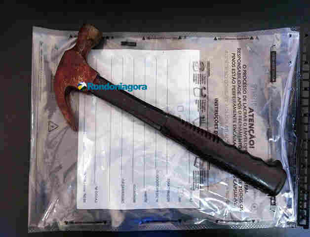 Homem é preso após atacar amigo a golpes de martelo durante bebedeira