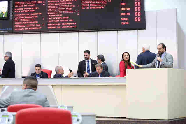 Deputados derrubam dois vetos do Governo e mantém um