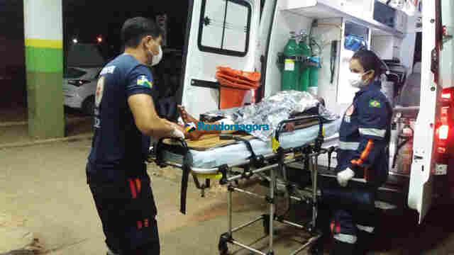 Adolescente é roubado e ainda baleado por bandidos na Zona Leste