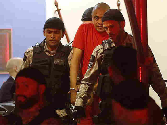 Agressor de Bolsonaro é transferido pela PF para presídio federal