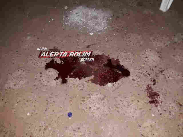 Confusão em conveniência de posto de combustível termina com dois esfaqueados