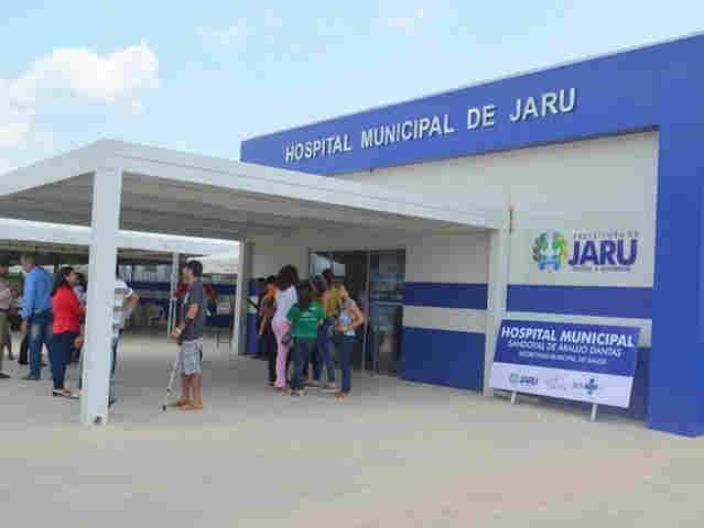 Jovem é esfaqueado durante briga em festa; suspeito é espancado