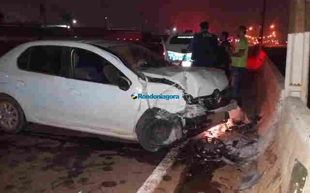 Motorista e quatro passageiros ficam feridos após colisão contra mureta da BR-364