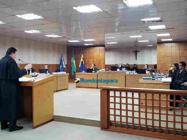 TRE nega registro de candidatura ao senador Acir Gurgacz e manda encerrar campanha