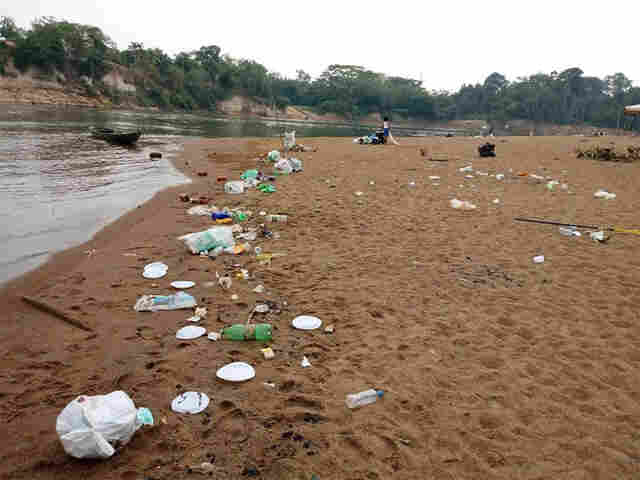 Toneladas de lixo foram retiradas após festival de praia da Vila Calderita