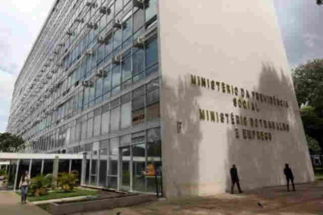 Servidores públicos poderão reduzir jornada de trabalho