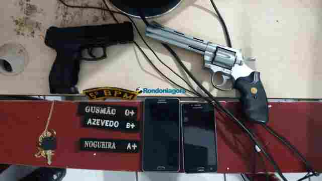 Polícia Militar prende jovens após roubo de celular e motocicleta