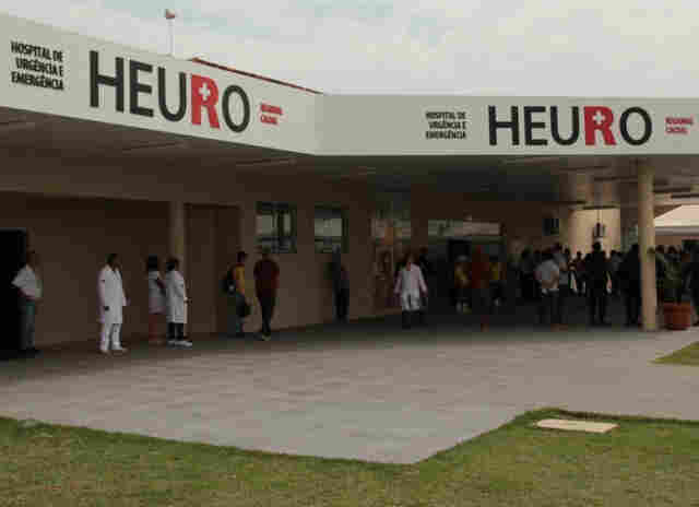 Com ciúmes, homem esfaqueia a esposa durante discussão em bar