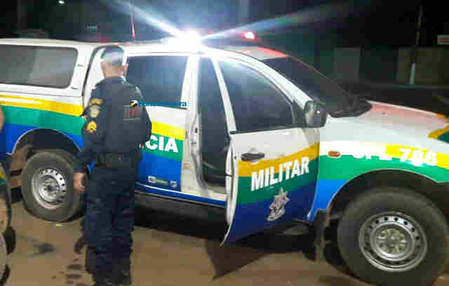 Homem é preso por espancar a própria mãe após furtar o celular dela e trocar por droga