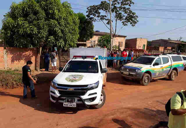 Homem é encontrado morto com várias facadas em residência na Capital
