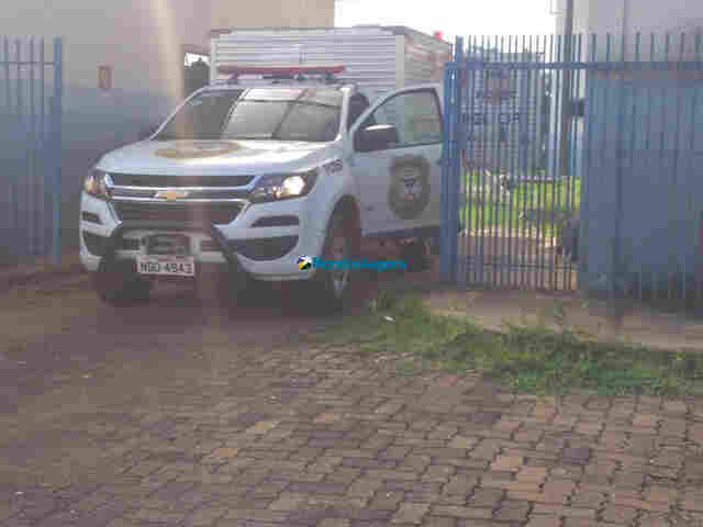 Adolescente morre eletrocutado após caminhão que dirigia encostar na rede de alta tensão