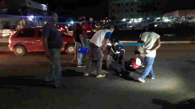 Grave colisão entre carro e moto deixa duas vítimas na Jorge Teixeira