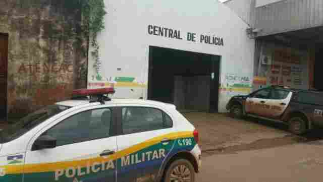 Homem é preso após descumprir medida protetiva e ameaçar matar mulher com faca