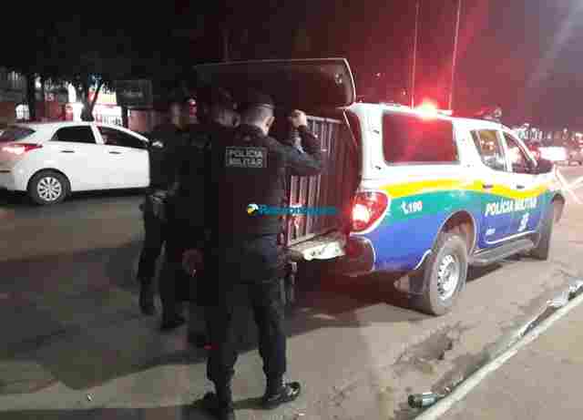 Homem agride vizinho com enxada por causa do volume do som na Zona Sul