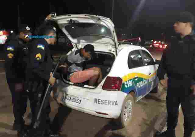 Criminoso armado é preso após roubar celular na Zona Sul