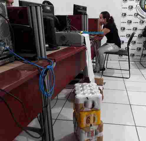 Mulher é presa após furtar cervejas em mercado e ser denunciada por amigo