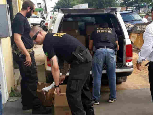 Polícia Federal e TRE fazem buscas em comitê da esposa de Nilton Capixaba