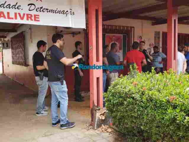 Fotos e vídeo: PF e Justiça Eleitoral fazem buscas nas sedes do PT e PSOL