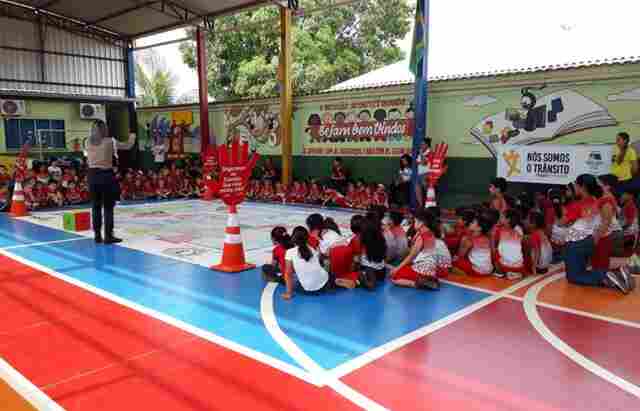 Semtran leva educação de trânsito para escolas da Capital