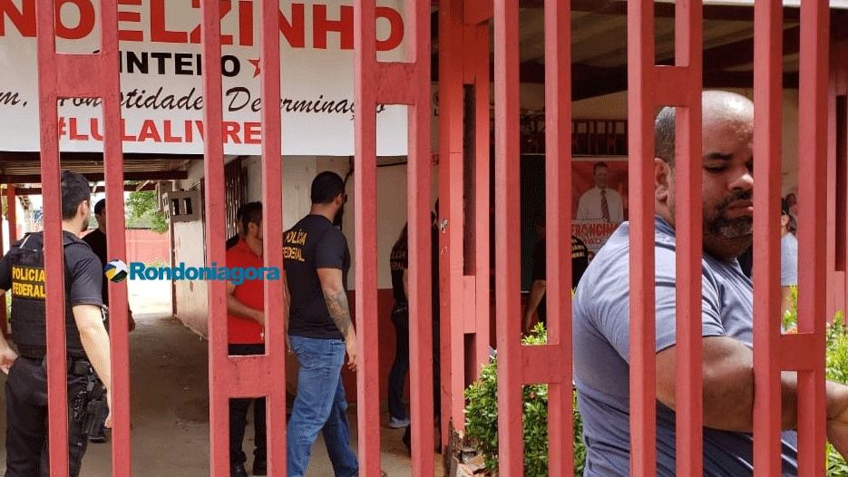 Fotos e vídeo: PF e Justiça Eleitoral fazem buscas nas sedes do PT e PSOL